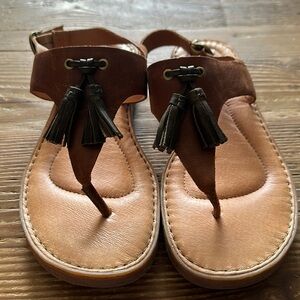 Born women's brown leather flat sandals with straps  size 7 leather tassels nwot